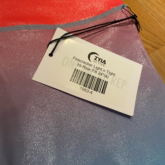 Zyia firecracker LNT - Picture 2 of 2